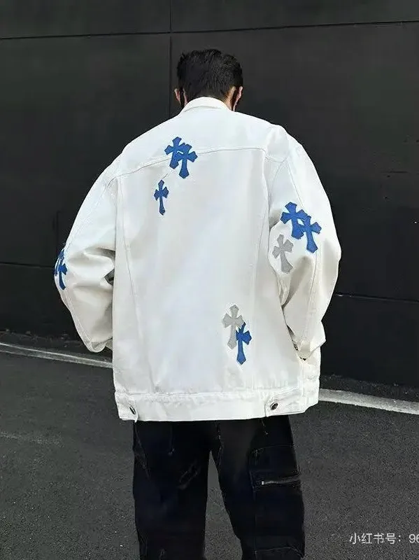 P260 💰 Chrome Hearts Chrome Hearts Cross-Patch Leather Embroidered Shirt Denim Jacket OS version can be worn by both men and women! The fabric is made of twill gauze cotton fabric! The texture is clear and smooth, not easy to wrinkle or fade! The embroidery process is complex and repetitive. There are more than 20 leather labels. It takes 6 repeated embroidery steps to complete the back body. The requirements for the embroidery machine are very strict, and the distance is 45 cm! It won’t work if the spacing is too big, and it won’t work if it’s too small! We make clothes with care, and every detail must be restored one to one! The hardware is all carved and cast, and they are all genuine from the original factory! This piece of clothing consumes a lot of material, with more than 3 meters of material used for one piece of clothing! After the garment is made, it needs to be fixed at high temperature, washed at a water temperature of more than 70 degrees, and softened by adding softener to make the upper body softer and smoother! There is a flap on the sleeve that can be stored into short sleeves! Make it fit that understanding Color: Black White Size: S-M-L-XL